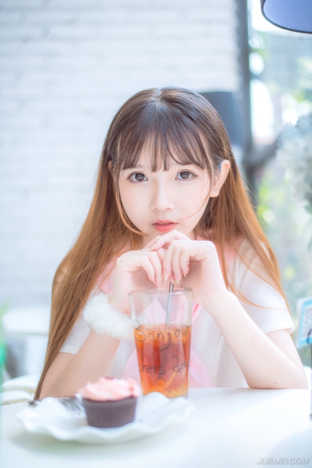 云淡风轻，细水长流，何止君子之交。爱情不也是如此，才叫落花流水，天上人间?——三毛《亲爱的三毛》